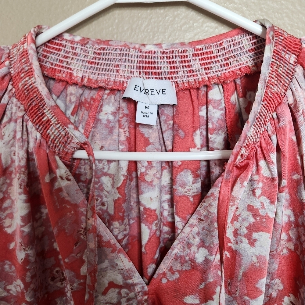 Evereve Keira Smocked Satin Long Sleeve Coral Floral Blouse |M| - Picture 3 of 7